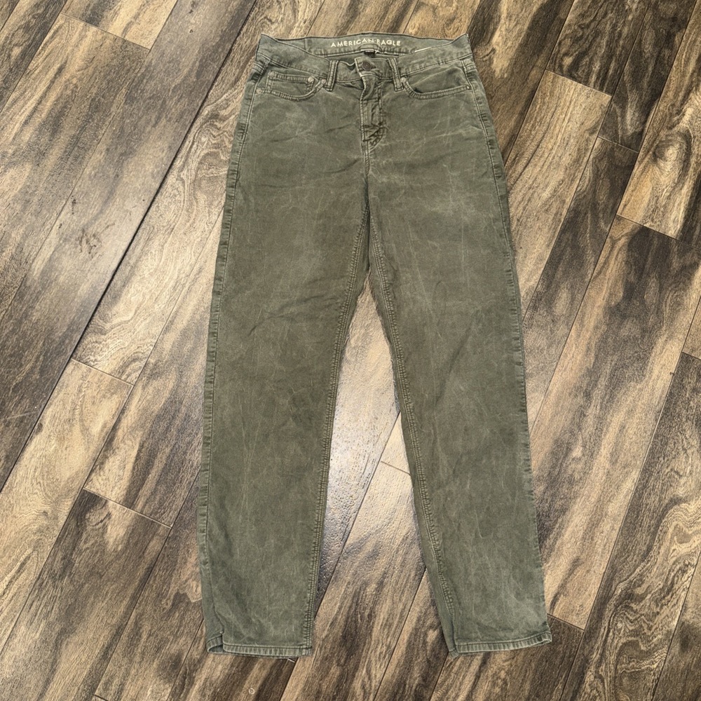 American Eagle 90's Straight Corduroy Regular Fit Jeans‎ Women's Size 4 Green